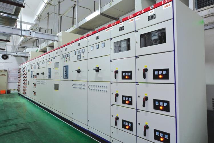 ¿Tiene radiación en la sala de distribución de energía?